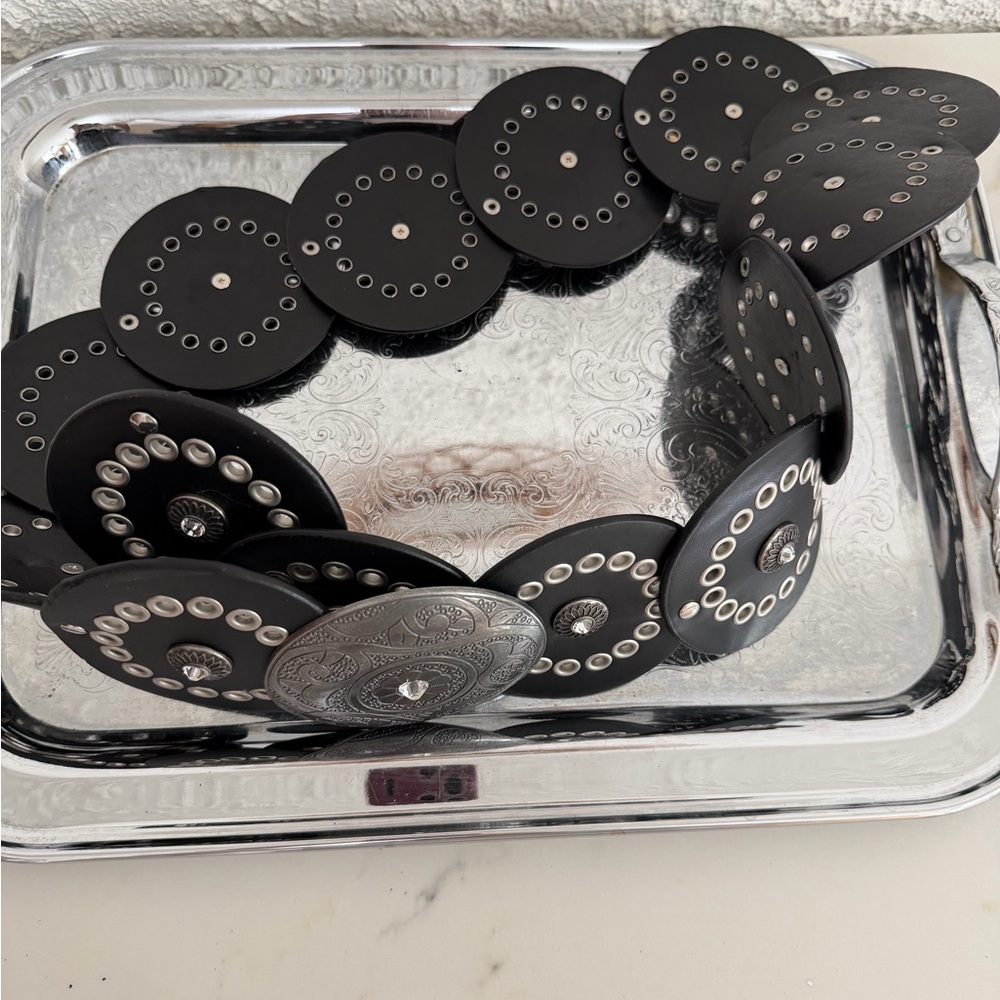 Forever 21 Black Circle Concho Accent Belt - Picture 2 of 2
